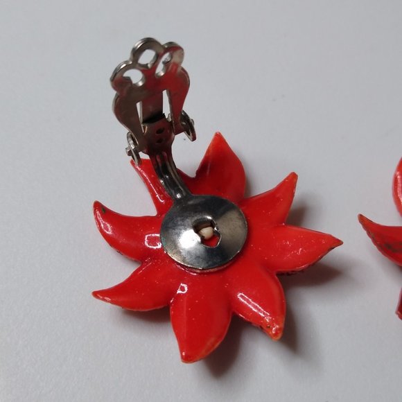 Vintage Red Poinsettia Flower Celluloid Clip On Earrings - Picture 13 of 16